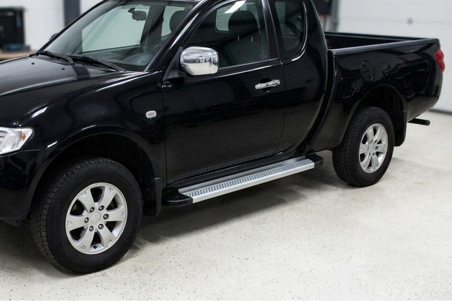 Mitsubishi L200 2006-2015 Marchepieds Latéraux Maya V2 (2 pcs, Aluminium) Image