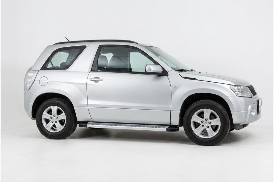 Suzuki Grand Vitara 2005-2017 Marchepieds Latéraux Maya V2 (2 pcs, Aluminium) Image