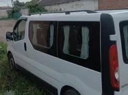 Renault Trafic 2001–2015 Barres de Toit Noires Long, pieds en plastique photo 11
