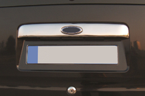 Ford Connect 2006–2009 Baguette chromée au-dessus de la plaque d'immatriculation (montage sur l'originale, avec emplacement pour logo, inox) OmsaLine - Inox Italien photo 1