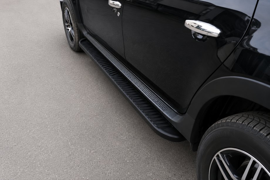 Dacia Duster 2008-2018 Marchepieds Latéraux Tayga V1 Noir (2 pcs, Aluminium) Image