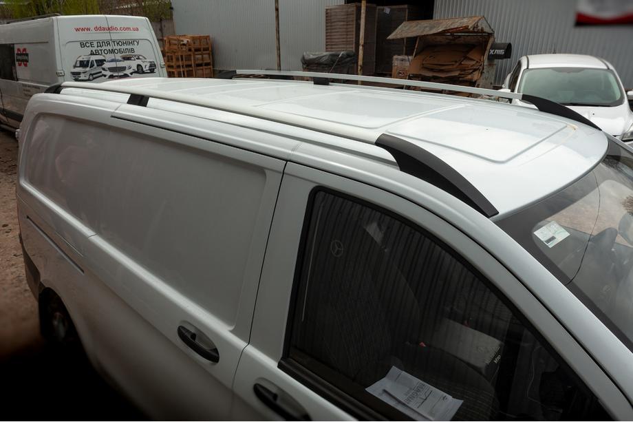 Mercedes Vito/V-class W447 2014- Barres de Toit ELITE Chrome (Pied en Plastique) Empattement Court (Compact) Image