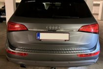 Audi Q5 2008-2017 Baguette chromée au-dessus de la plaque d'immatriculation (inox) photo 4