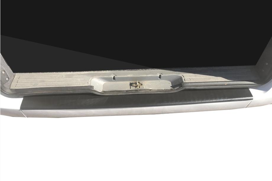 Mercedes Vito W639 2004-2014 Protection de pare-chocs arrière avec rebord (DDU, plastique) Brillant Image