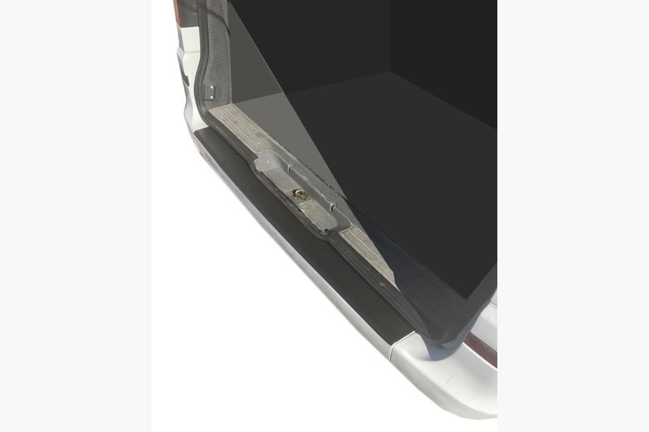 Mercedes Viano 2004-2014 Protection de pare-chocs arrière avec rebord DDU (plastique) Mat Image