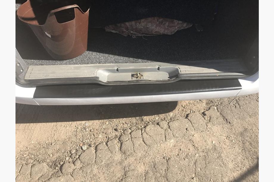 Mercedes Viano 2004-2014 Protection de pare-chocs arrière avec rebord DDU (plastique) Brillant Photo 5