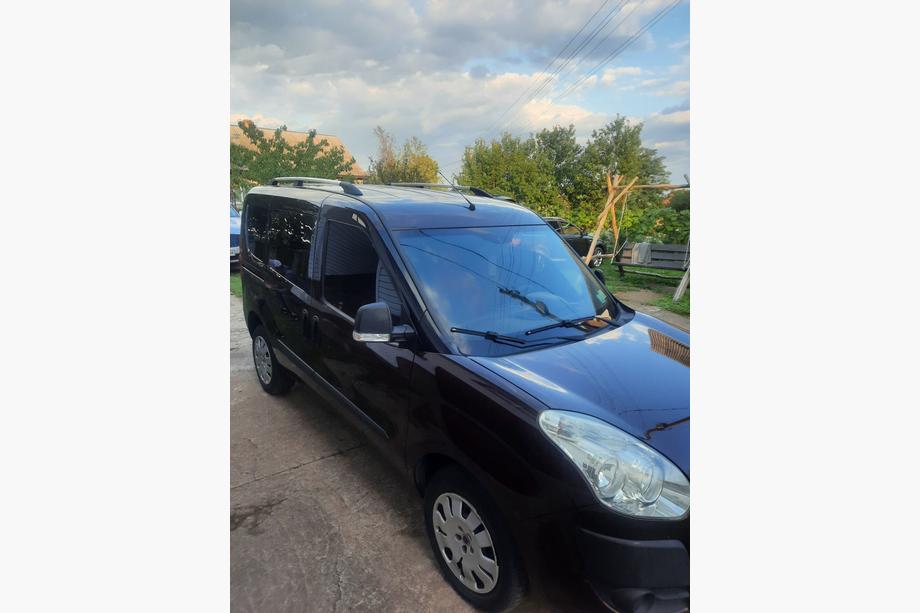 Fiat Doblo II 2010-2022 Barres de Toit Chromées Standard, pieds en plastique Photo 6