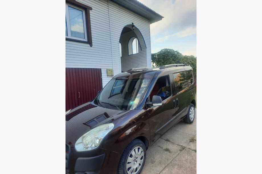 Fiat Doblo II 2010-2022 Barres de Toit Chromées Standard, pieds en plastique Photo 5