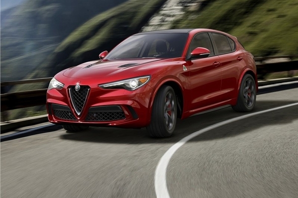 Le premier examen de croisement Alfa Romeo Stelvio