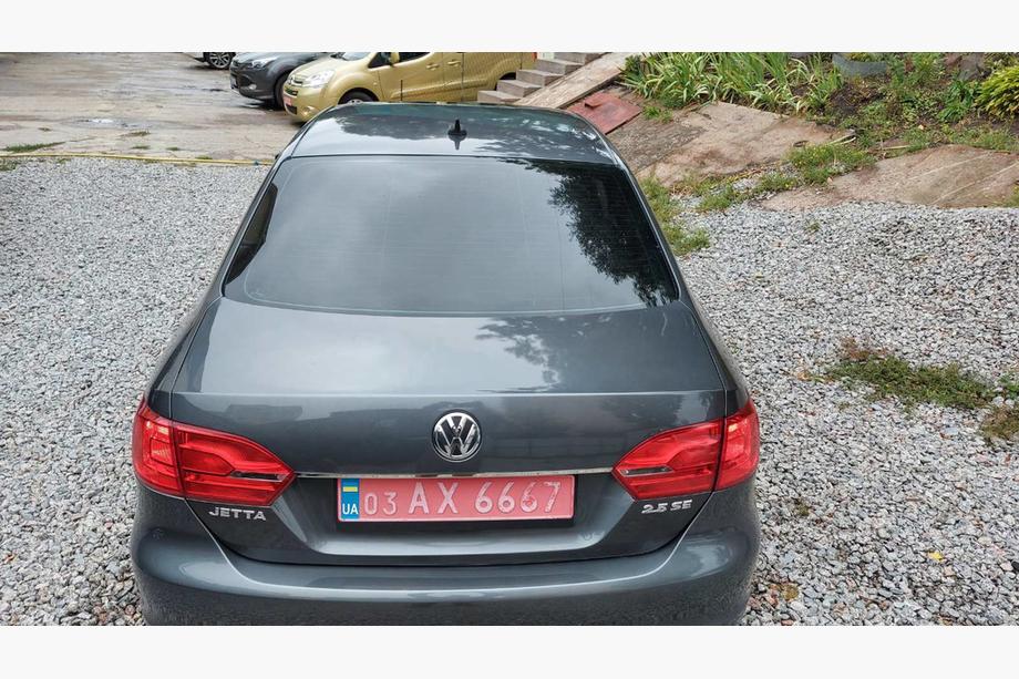 Volkswagen Jetta 2011-2018 Baguette chromée au-dessus de la plaque OmsaLine (inox) Chrome Noir Photo 3