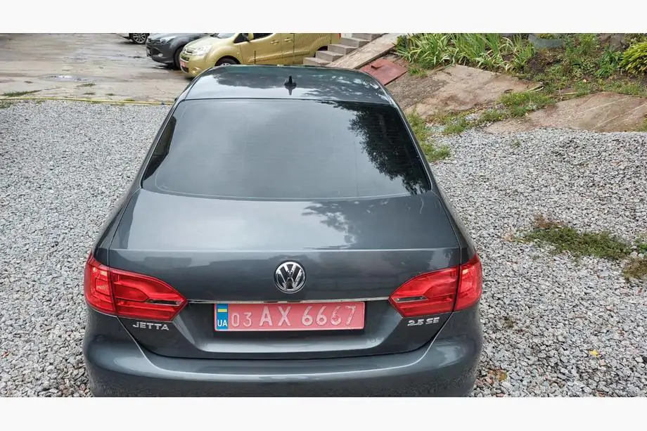 Volkswagen Jetta 2011-2018 Baguette chromée au-dessus de la plaque OmsaLine (inox) Photo 3
