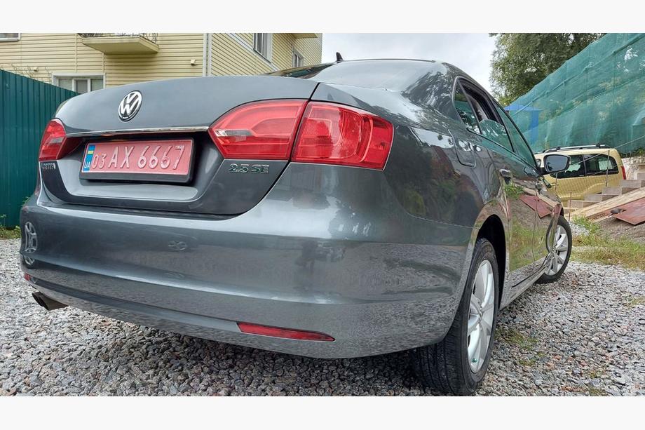 Volkswagen Jetta 2011-2018 Baguette chromée au-dessus de la plaque OmsaLine (inox) Chrome Noir Photo 2