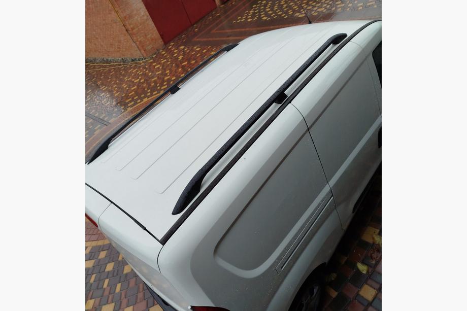 Fiat Doblo II 2010-2022 Barres de Toit Noires Standard, pieds en plastique Photo 12