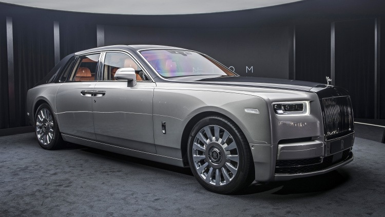Présenté officiellement à la Rolls-Royce Phantom de la huitième génération