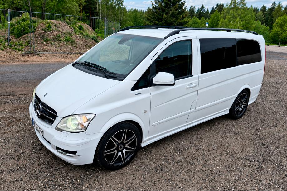 Mercedes Viano 2004-2014 Barres de toit noires CAN Design Original (Pieds metalliques) Empattement Moyen (LONG) Photo 2