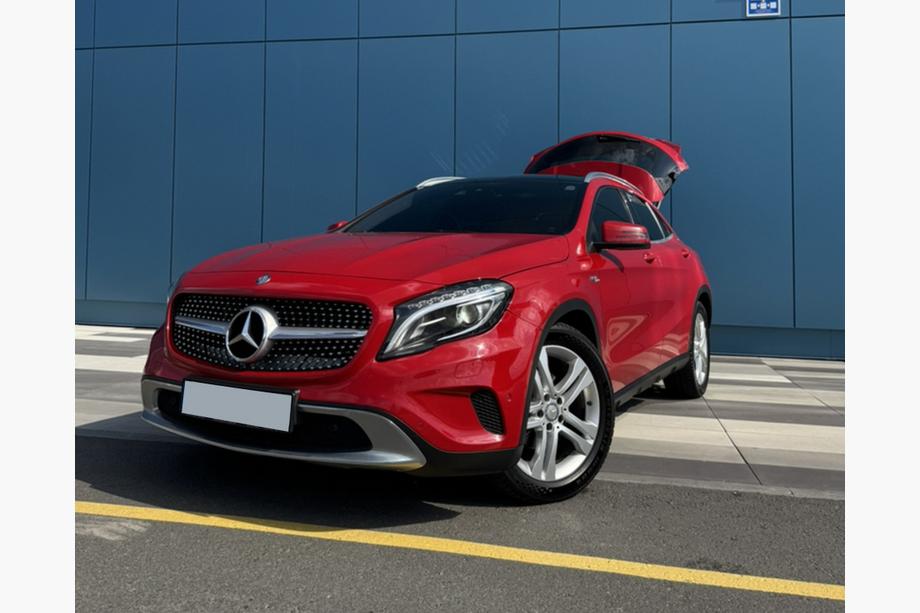 Mercedes GLA X156 2014-2019 Calandre Avant Diamond Silver (2014-2016) Image
