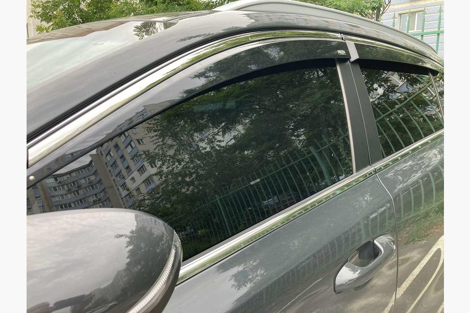 Kia Sportage 2015-2021 Déflecteurs de Fenêtre avec Moulure Chromée (4 pcs, Niken) Image