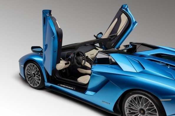 Francfort présenteront à jour Lamborghini Aventador S Roadster