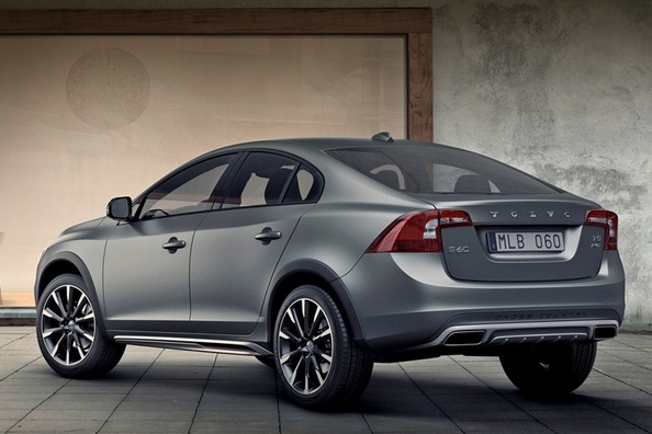 Petit-déjeuner berline Volvo S60 Cross Country de terrain Photo 3
