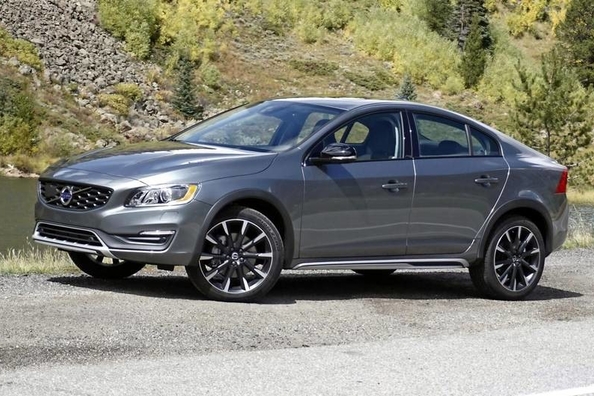 Petit-déjeuner berline Volvo S60 Cross Country de terrain Photo 2