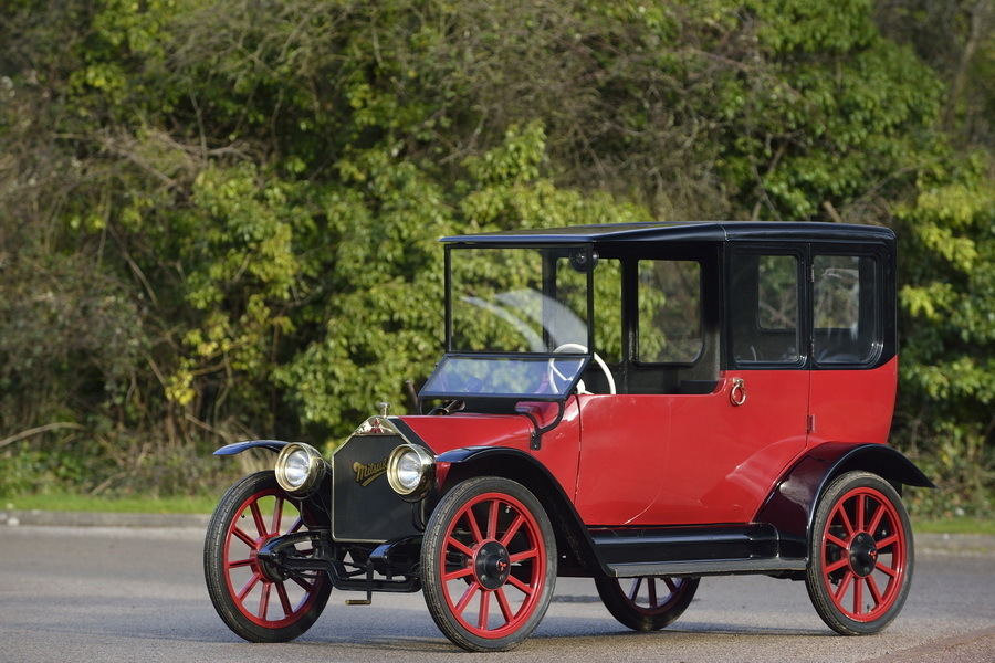 Mitsubishi montrera la nouvelle vieille voiture à l’anniversaire des 100 ans