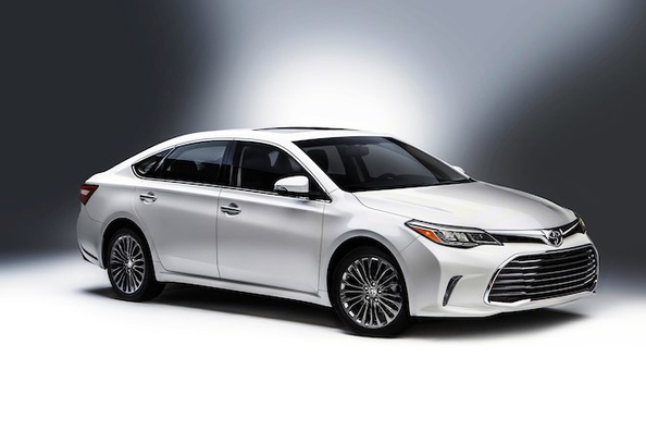 Revue phare de la berline Toyota Avalon