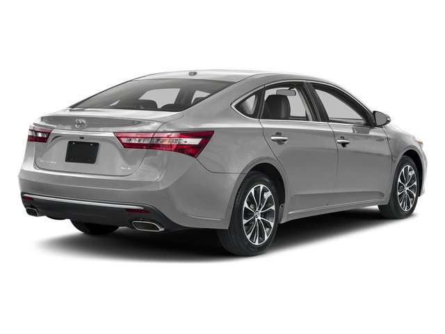 Revue phare de la berline Toyota Avalon