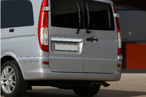 Mercedes Vito W639 2004-2014 Baguette chromée au-dessus de la plaque d'immatriculation (2 portes, inox) OmsaLine - Inox italien (sans inscription) photo 1