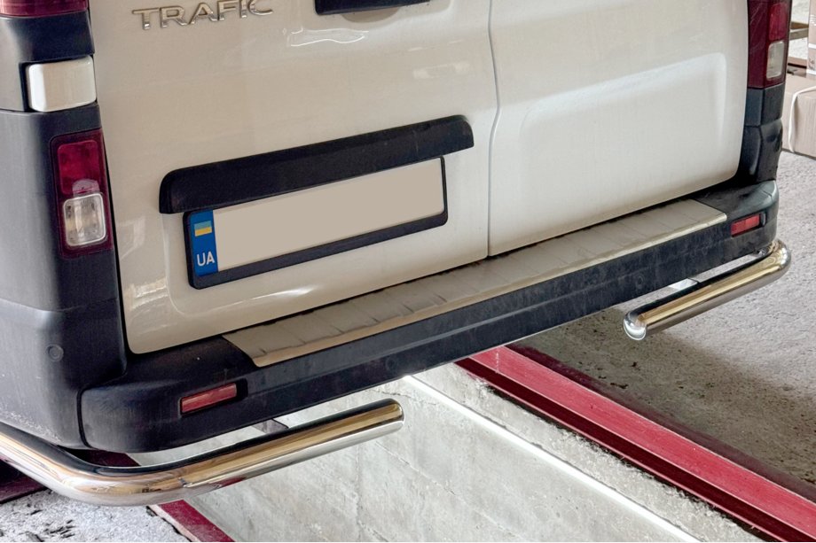 Renault Trafic 2015- Barres d'angle arrière (2 pcs, inox) Image