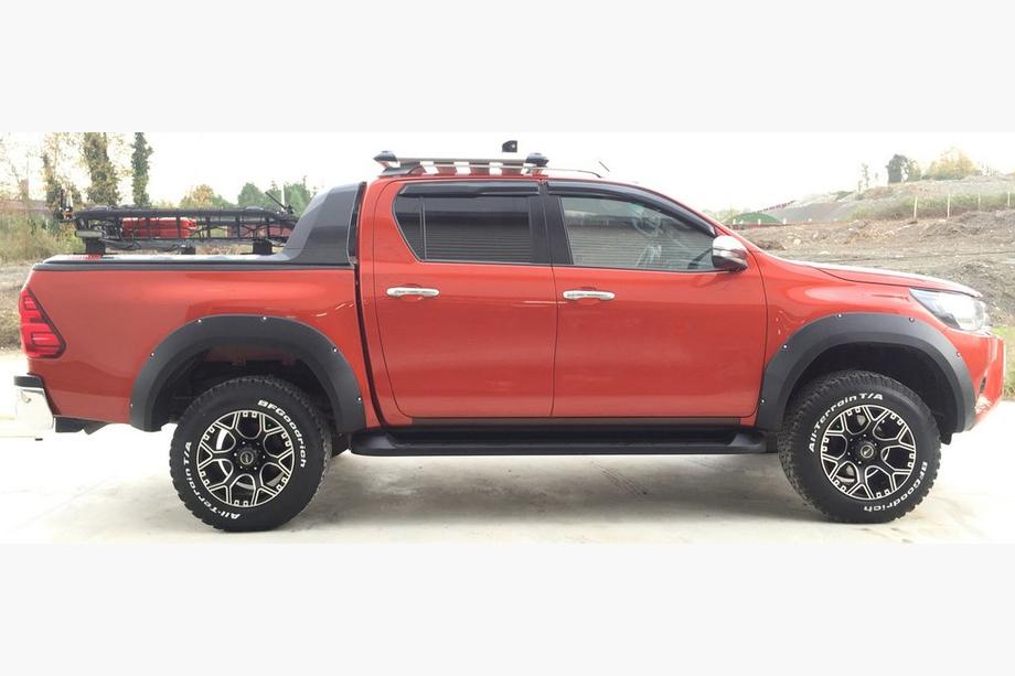 Toyota Hilux 2015- Extensions d'ailes (2015-2020, ABS, à boulonner) Photo 12