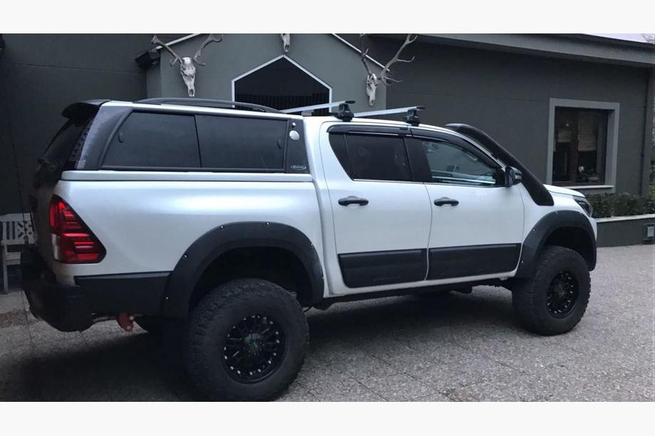 Toyota Hilux 2015- Extensions d'ailes (2015-2020, ABS, à boulonner) Photo 13