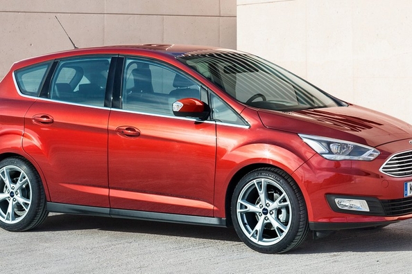 Examen de la minifourgonnette compacte Ford C-Max à cinq places