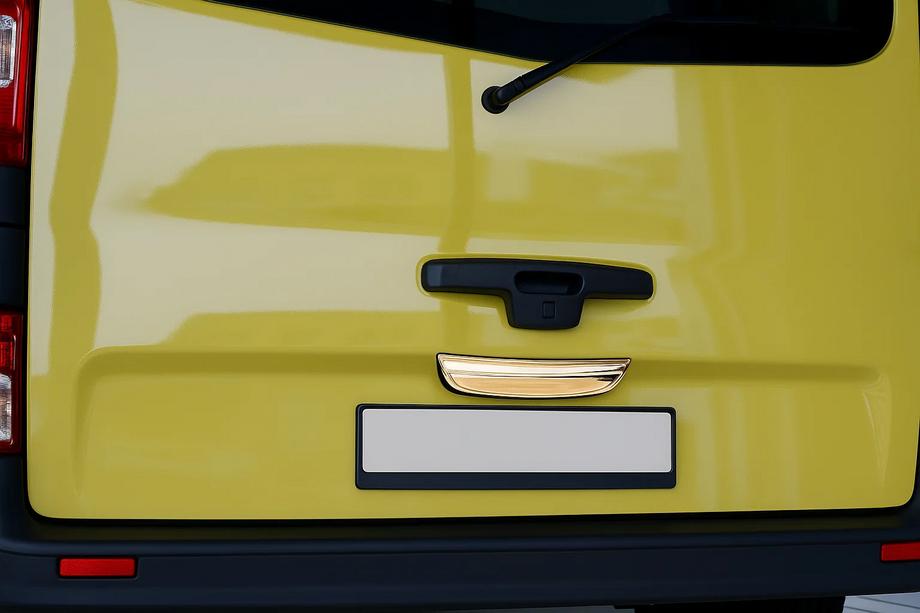 Opel Vivaro 2001–2015 Baguette chromée au-dessus de la plaque d'immatriculation (inférieure, inox) Image