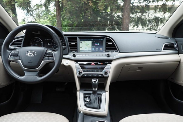 Présentation de la berline Hyundai Elantra de la sixième génération Photo 5