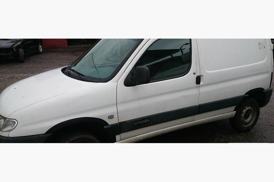 Peugeot Partner 1996-2008 Extensions d'ailes en plastique (4 pcs, noires) Photo 3
