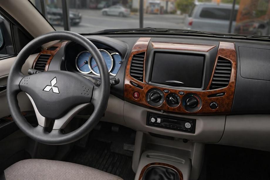 Mitsubishi L200 2006-2015 Kit de garnitures de tableau de bord (13 pièces) Aluminium Image