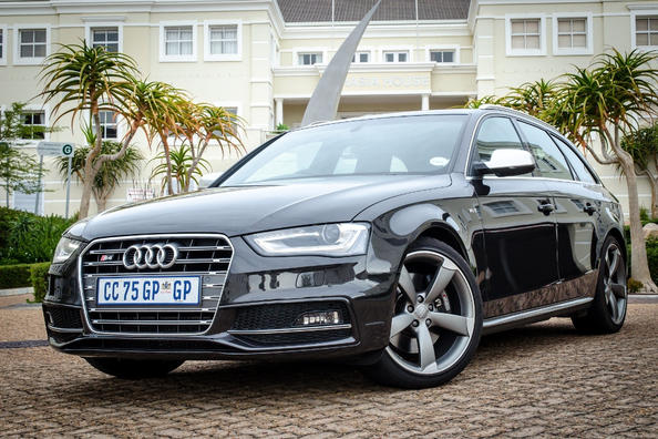 Présentation «chargé» de la berline Audi S4