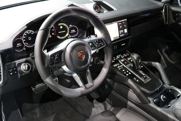 Où se produisent une Porsche?