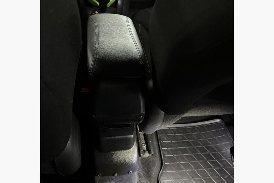 Citroen C-3 2009–2016 Accoudoir (avec adaptateur en plastique pour porte-gobelet) Photo 3