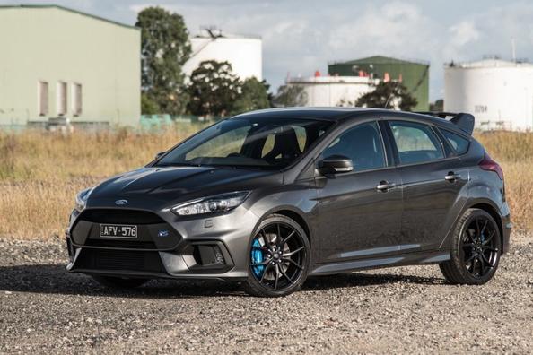 Un examen de la version sportive de la berline Ford Focus RS