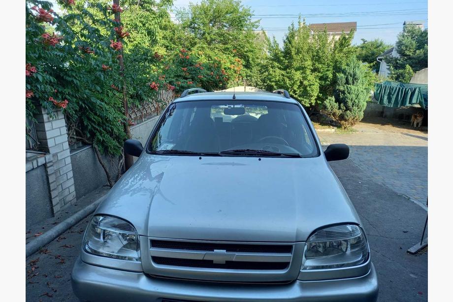Chevrolet Niva 1998-2020 Barres de Toit Chromées Pieds en Fonte Photo 4