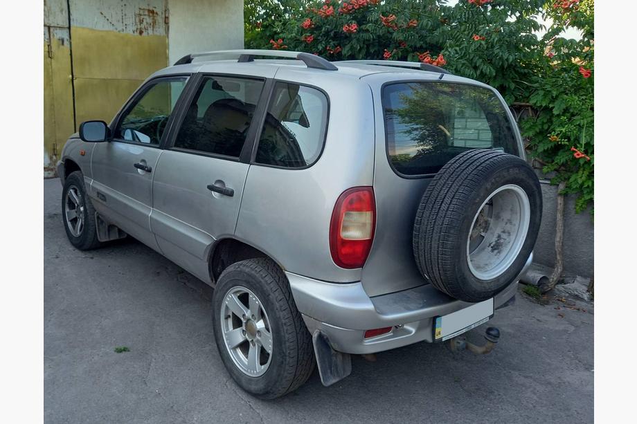 Chevrolet Niva 1998-2020 Barres de Toit Chromées Pieds en Fonte Photo 3