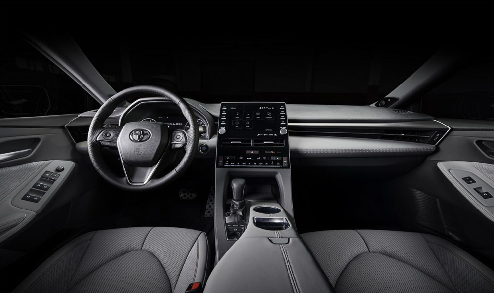 Étendard de la berline Toyota Avalon 2018 au millésime de l’année