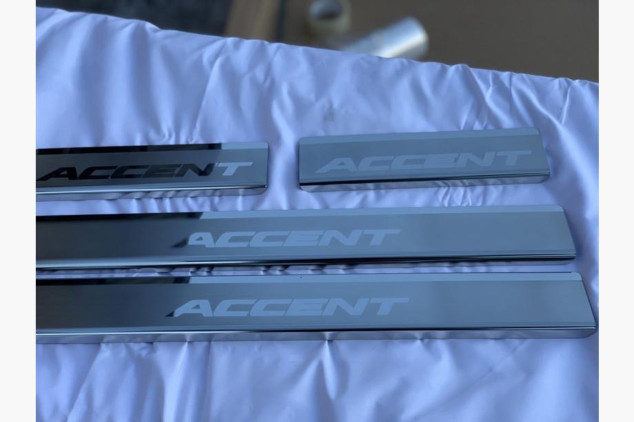 Hyundai Accent 2011-2017 Seuils de Porte Nataniko (4 pcs, Inox) Photo 2