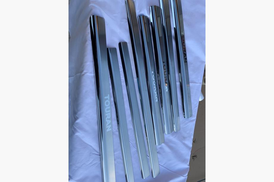 Volkswagen Touran 2003-2010 Seuils de Porte Nataniko (4 pcs, Inox) Premium - Bande 3M, 0,8mm Photo 2