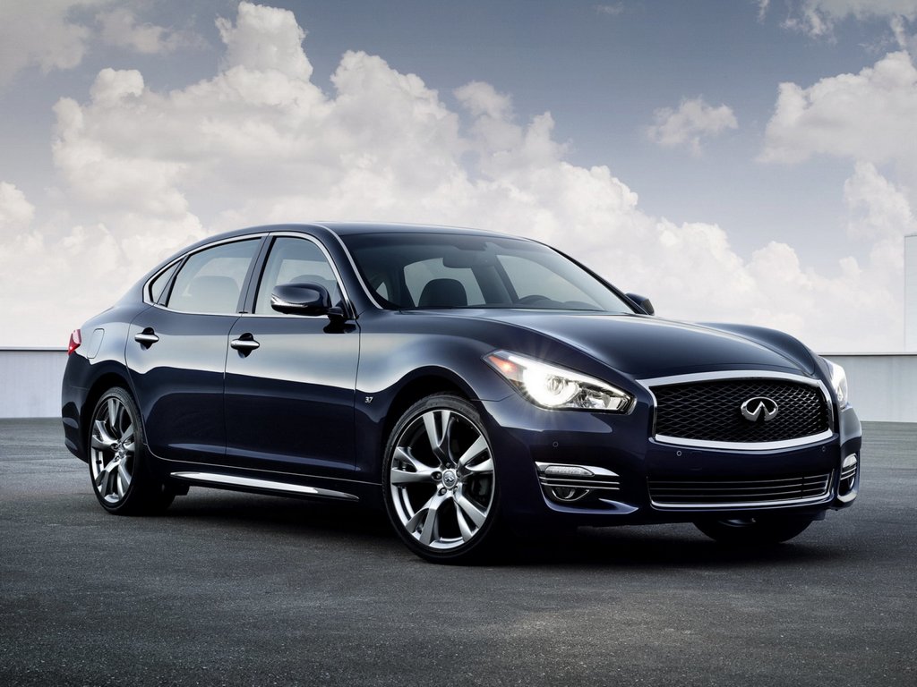La berline de Infiniti Q70