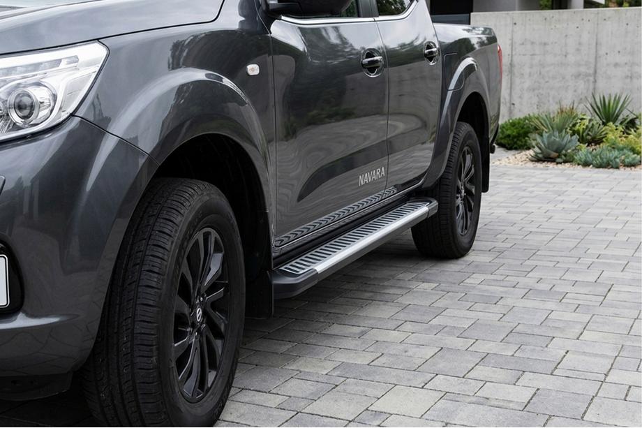 Nissan Navara/NP300 2016- Marchepieds Latéraux Line (2 pcs, Aluminium) Photo 1