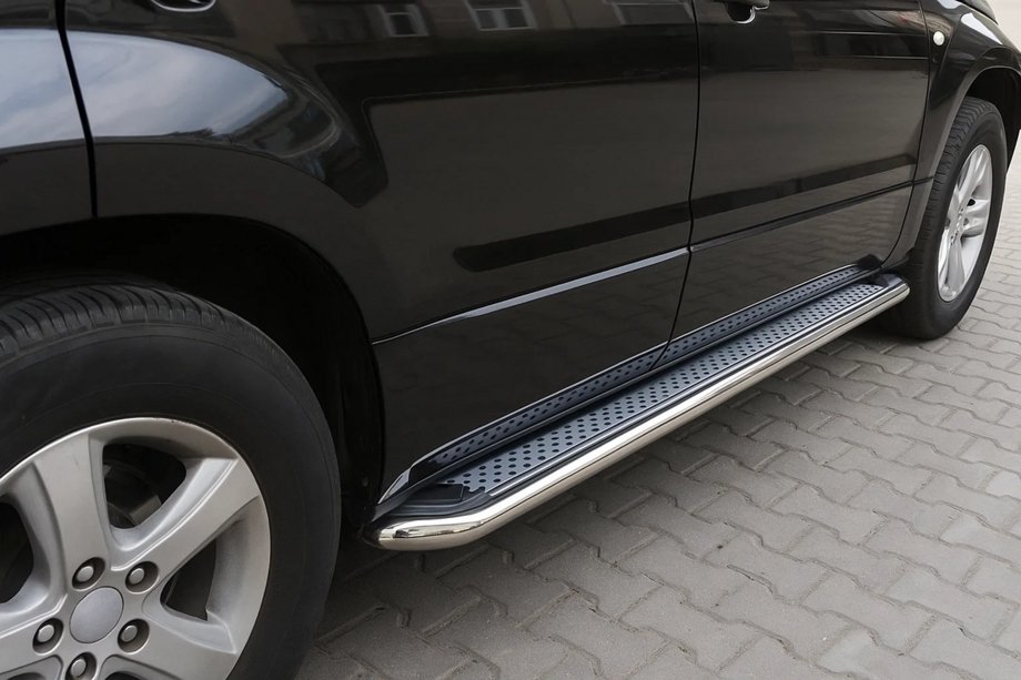 Suzuki Grand Vitara 2005-2017 Marchepieds Latéraux Maydos V2 (2 pcs, Aluminium & Inox) Image