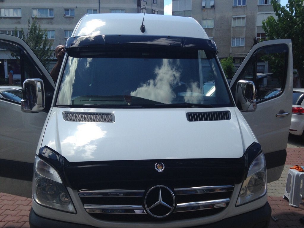 Installation de la buse sur le pare-brise