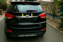 Hyundai IX-35 2010-2015 Baguette chromée au-dessus de la plaque d'immatriculation (large) photo 3